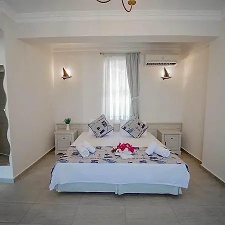 Marina Palace Αλακάτι