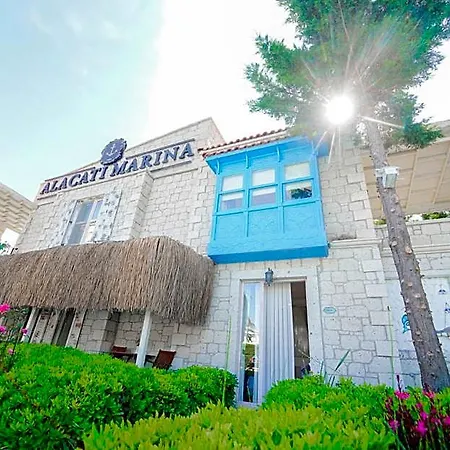 Marina Palace *