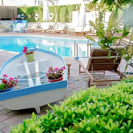 Marina Palace Αλακάτι